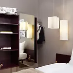 25 أورز وست فندق