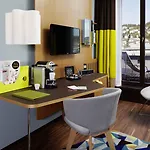25 أورز وست فندق 4*