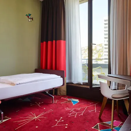 Szálloda 25hours West 4*