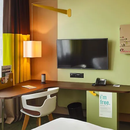 Готель 25hours West