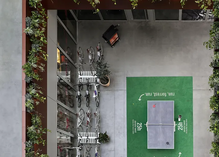 Hotell 25hours West 4*