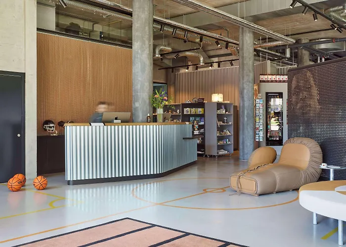 Hotell 25hours West 4*