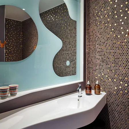 Hotell 25hours West 4*