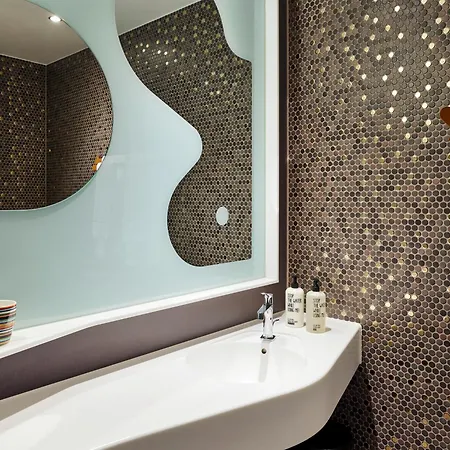 Hotell 25hours West 4*